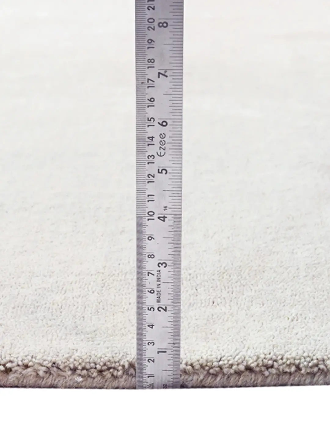 averin wool rug pile